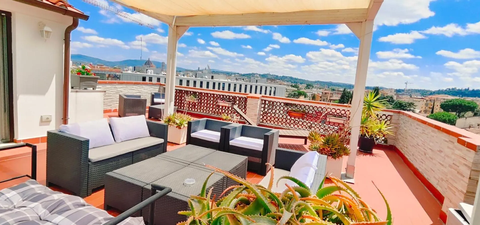 Panoramic Luxury Little Penthouse location